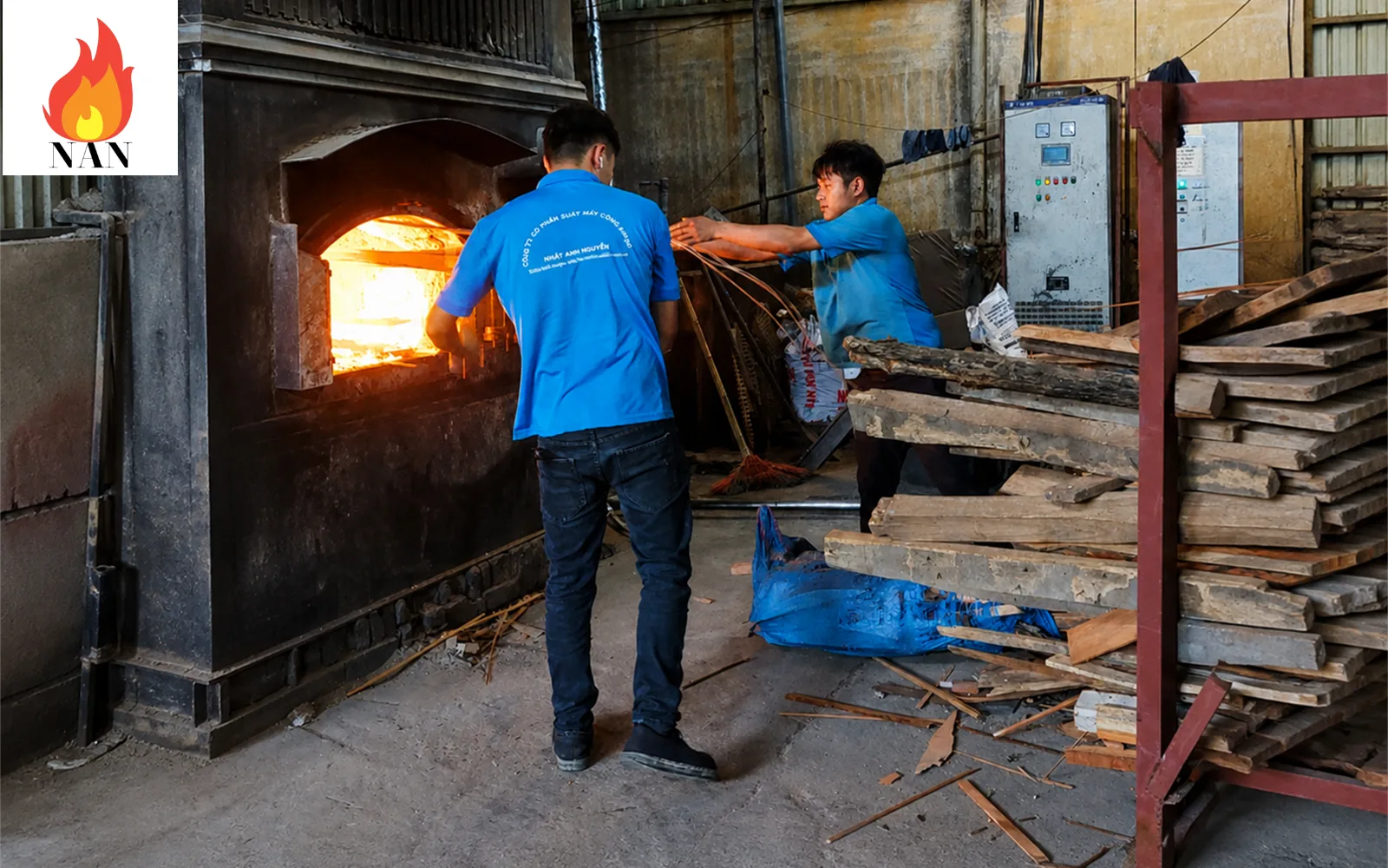 Nhân sự Nhật Anh Nguyễn làm việc tại hệ thống lò hơi công nghiệp